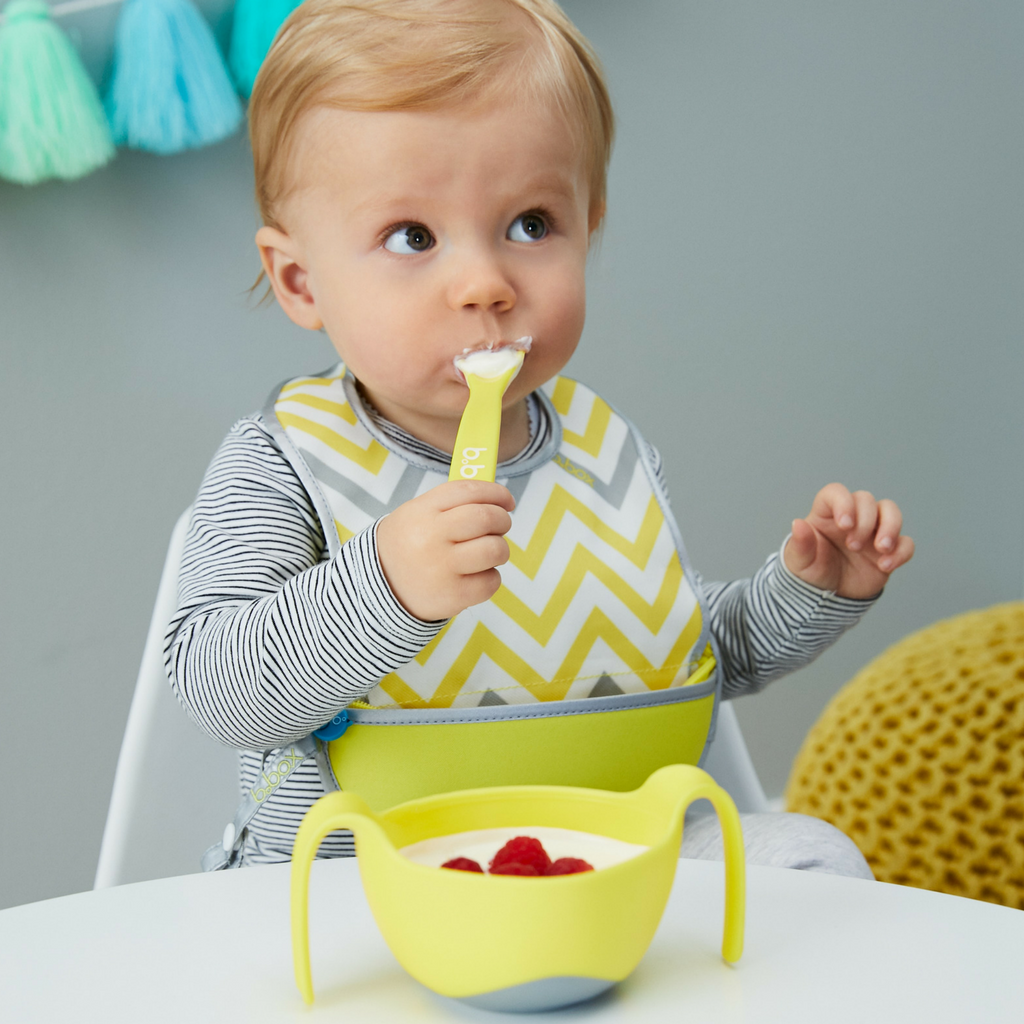 child with Bowl + straw - passion splash - b.box for kids