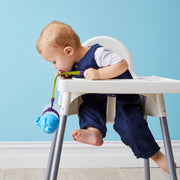 child with connect-a-cup passion splash - b.box for kids