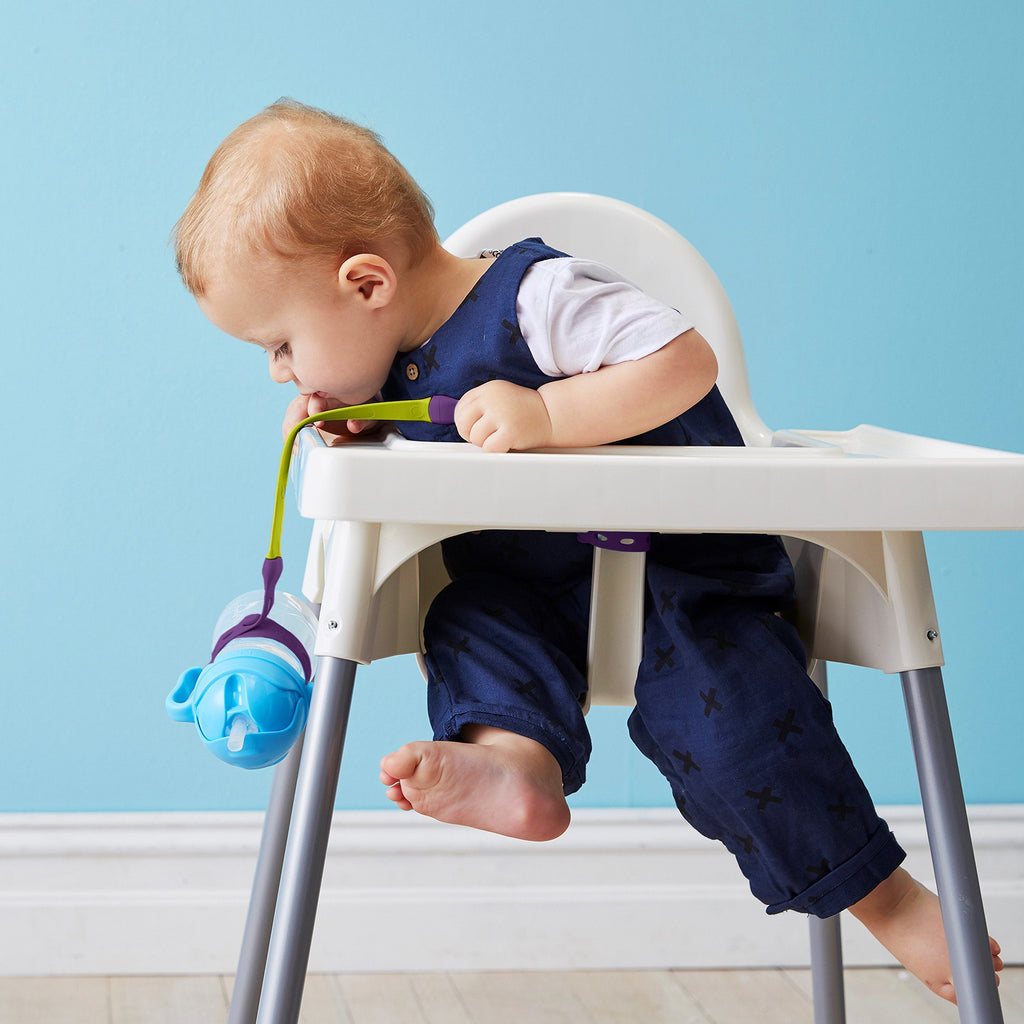 child with connect-a-cup passion splash - b.box for kids