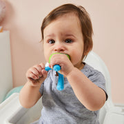 child with silicone fresh food feeder - ocean breeze - b.box for kids