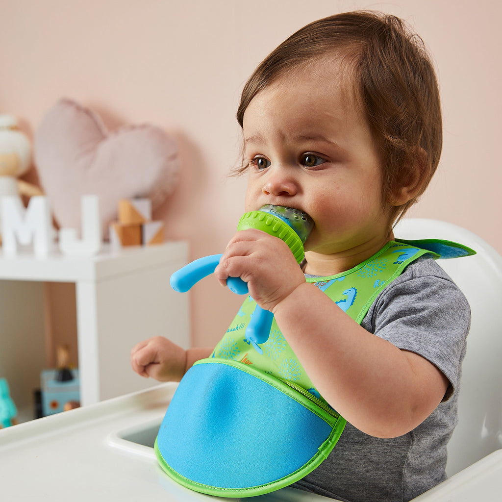 child with silicone fresh food feeder - ocean breeze - b.box for kids