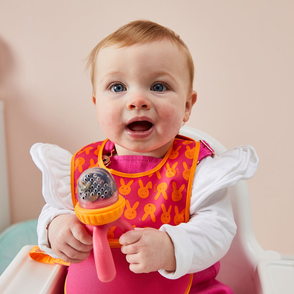 child with silicone fresh food feeder - strawberry shake - b.box for kids